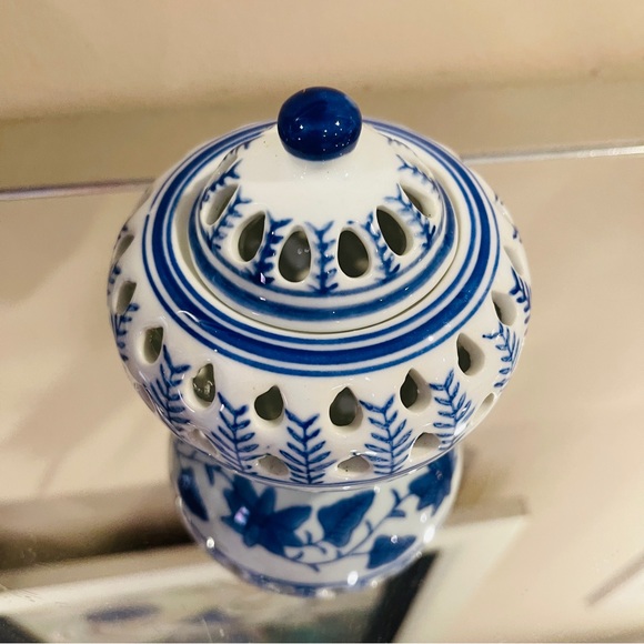 New Ceramic hand made candle holder & diffuser/lantern - Picture 2 of 7